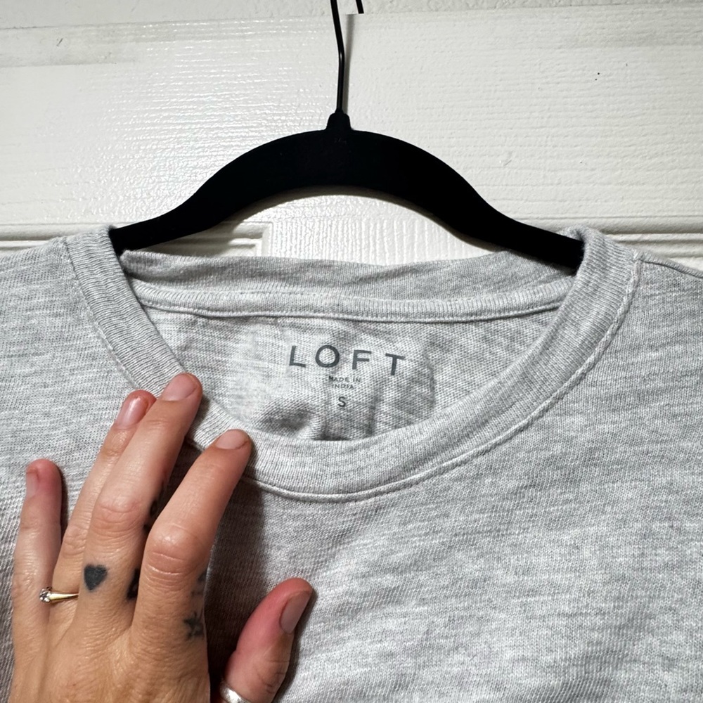 LOFT Heather Gray Crewneck Top - Picture 6 of 7